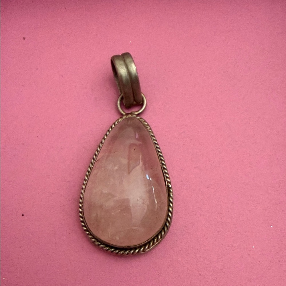 Elegant Rose Quartz Pendant